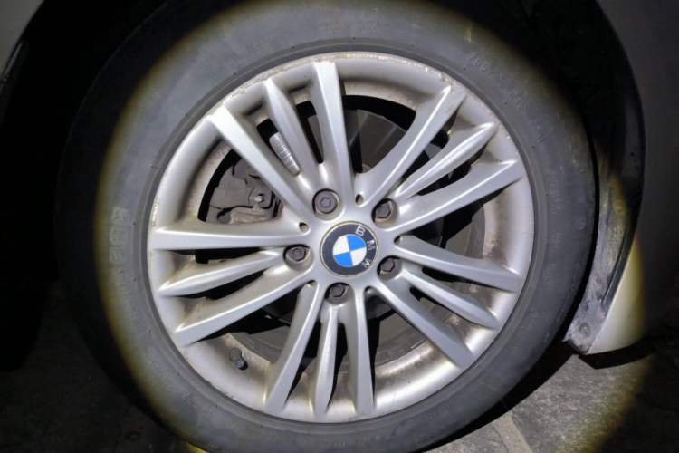 Used BMW 3 Series 2015 316Li Fashion Model Right Front Wheel Hub
