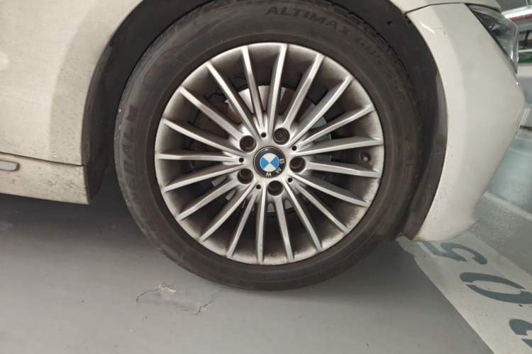 Used BMW 3 Series 2015 320Li Luxury Design Package Premium Edition Right Front Wheel Hub