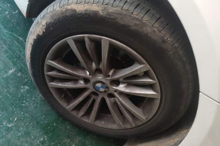 Used BMW 3 Series 2015 316Li Fashion Model Right Front Wheel Hub