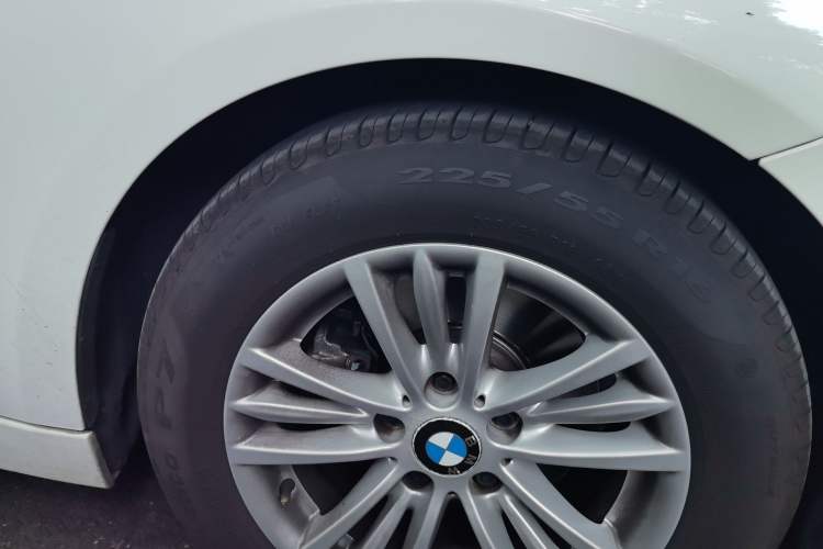Used BMW 3 Series 2015 320Li Luxury Edition Fashion Model Right Front Wheel Hub