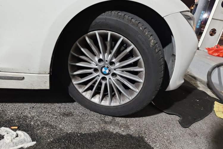 Used BMW 3 Series 2015 320Li Luxury Design Package Right Front Wheel Hub