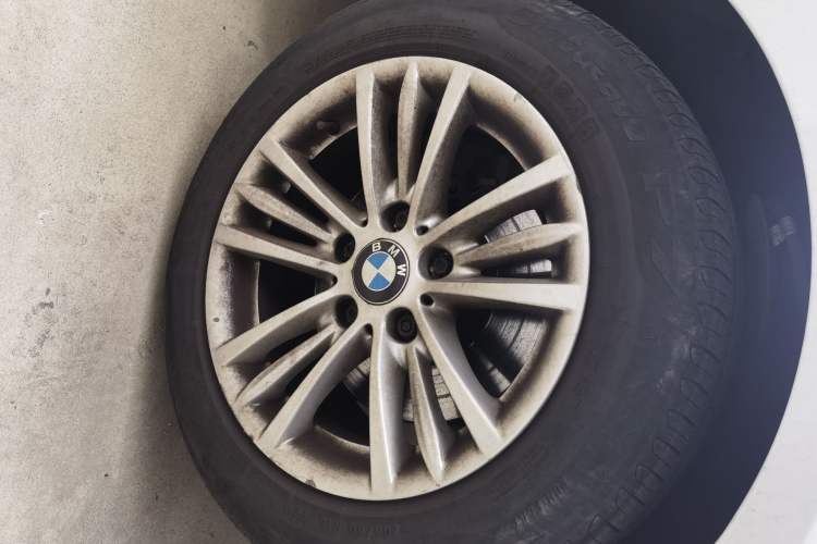 Used BMW 3 Series 2015 316Li Fashion Model Right Front Wheel Hub