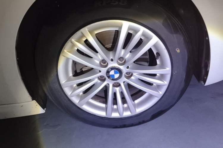 Used BMW 3 Series 2015 316Li Fashion Model Right Front Wheel Hub