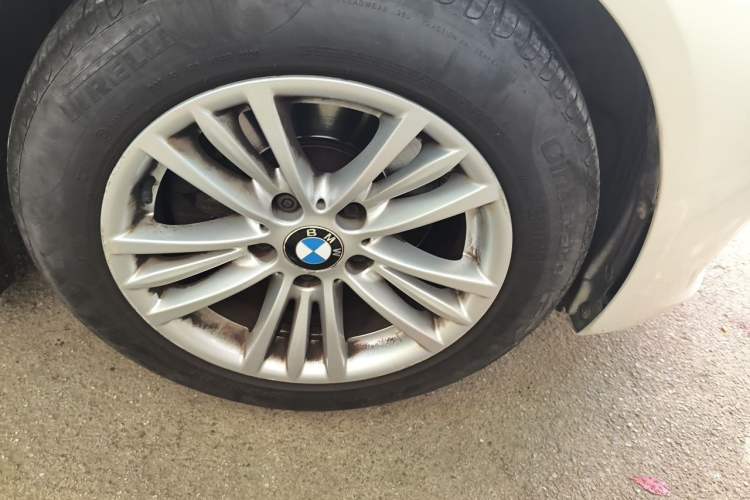 Used BMW 3 Series 2015 316Li Fashion Model Right Front Wheel Hub