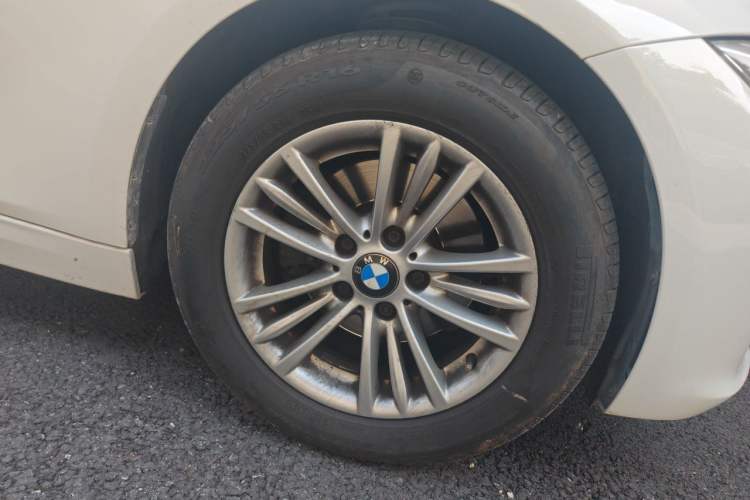 Used BMW 3 Series 2015 320Li Fashion Model Right Front Wheel Hub