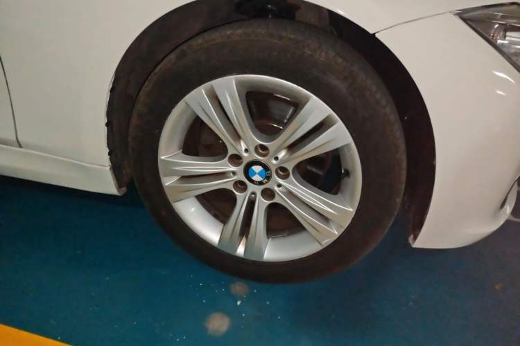 Used BMW 3 Series 2015 320i Luxury Edition Sports Design Package Right Front Wheel Hub