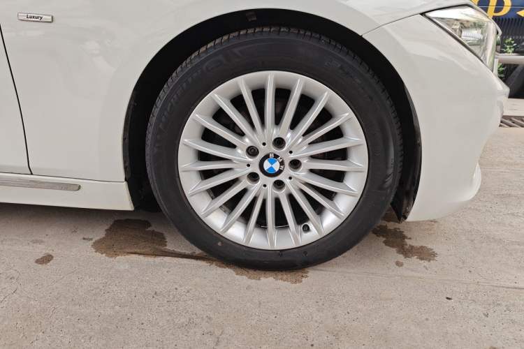 Used BMW 3 Series 2015 320Li Luxury Design Package Right Front Wheel Hub