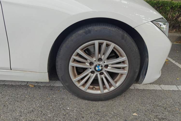 Used BMW 3 Series 2015 316Li Fashion Model Right Front Wheel Hub