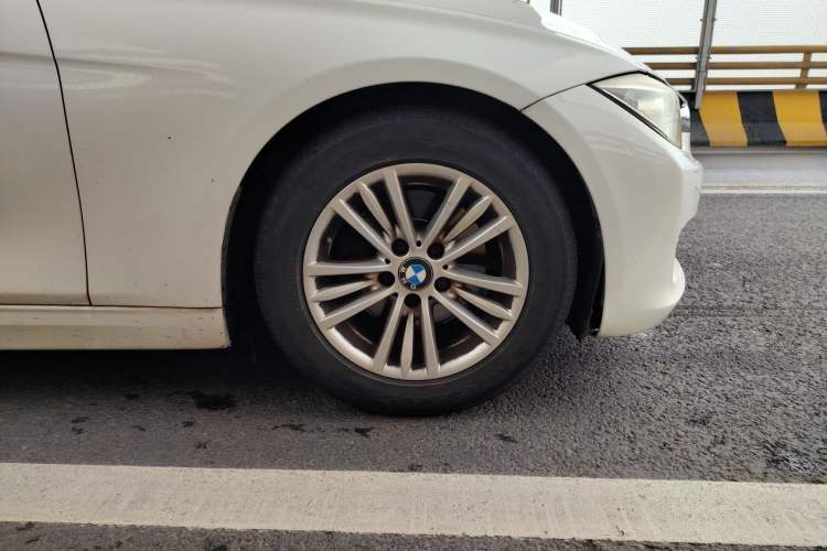 Used BMW 3 Series 2015 320Li Luxury Edition Fashion Model Right Front Wheel Hub