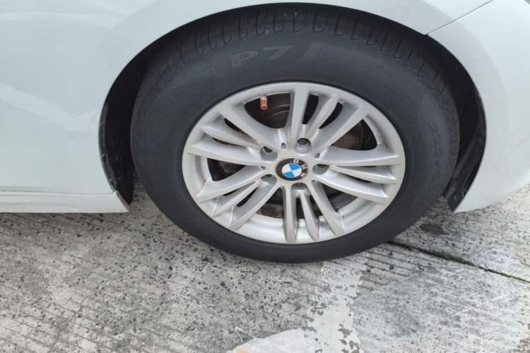 Used BMW 3 Series 2015 320Li Luxury Edition Fashion Model Right Front Wheel Hub