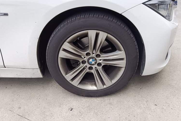 Used BMW 3 Series 2015 320i Luxury Edition Sports Design Package Right Front Wheel Hub