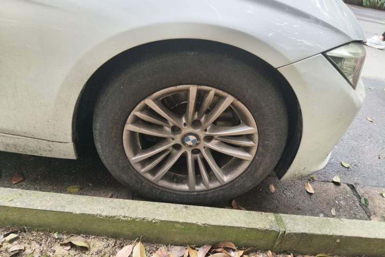 Used BMW 3 Series 2015 320Li Luxury Edition Fashion Model Right Front Wheel Hub