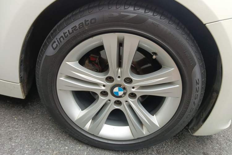 Used BMW 3 Series 2015 320i Luxury Edition Sports Design Package Right Front Wheel Hub