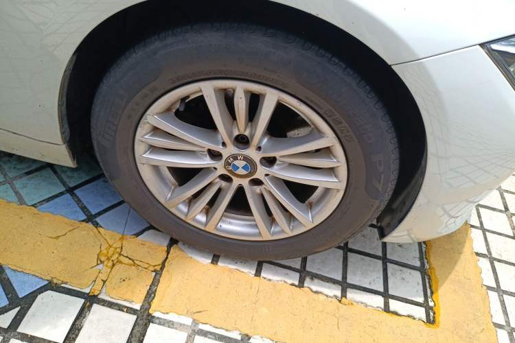 Used BMW 3 Series 2015 320Li Luxury Edition Fashion Model Right Front Wheel Hub