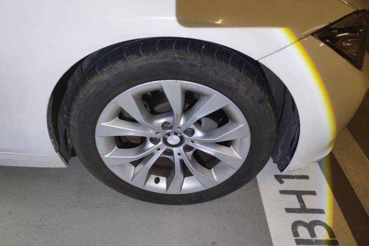 Used BMW 3 Series 2015 316Li Fashion Model Right Front Wheel Hub