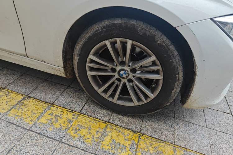 Used BMW 3 Series 2015 320Li Luxury Edition Fashion Model Right Front Wheel Hub
