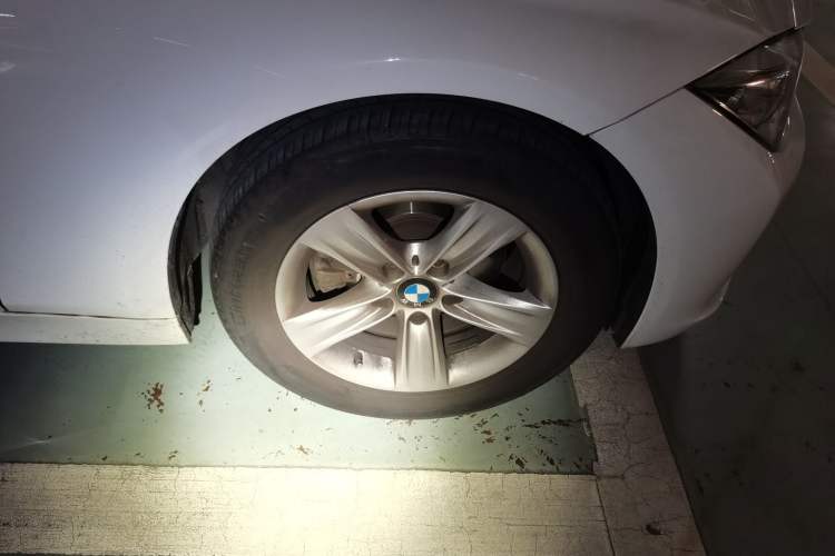 Used BMW 3 Series 2015 320i Luxury Line Stylish Edition Right Front Wheel Hub
