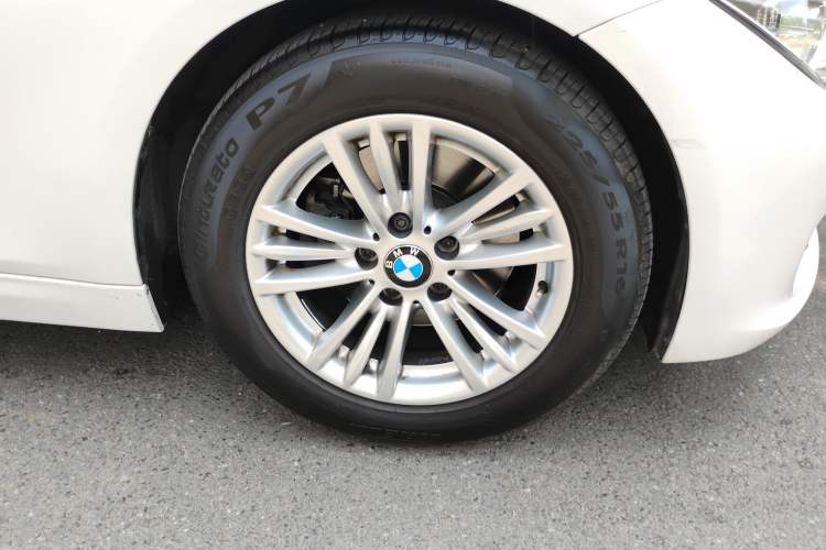 Used BMW 3 Series 2015 320Li Luxury Edition Fashion Model Right Front Wheel Hub