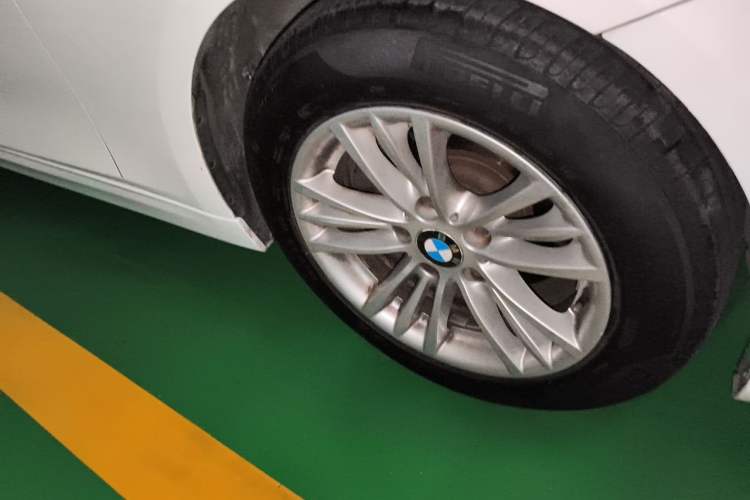 Used BMW 3 Series 2015 316Li Fashion Model Right Front Wheel Hub