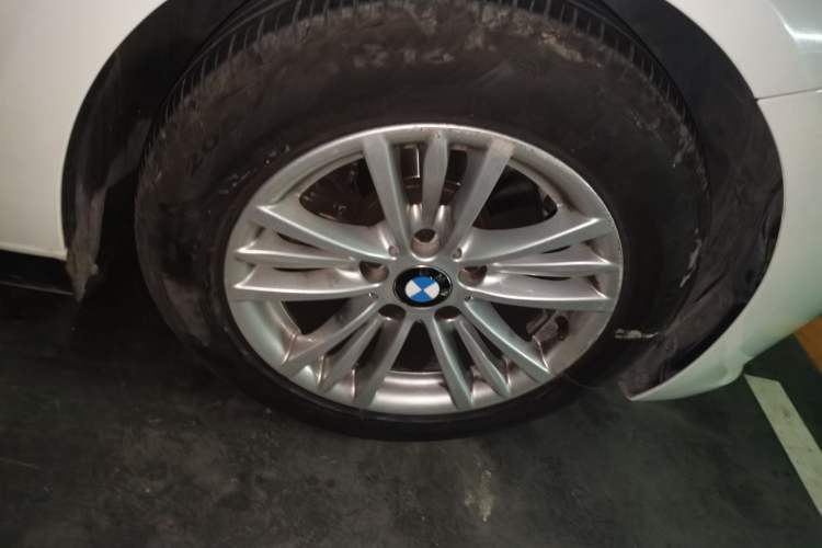 Used BMW 3 Series 2015 316Li Fashion Model Right Front Wheel Hub