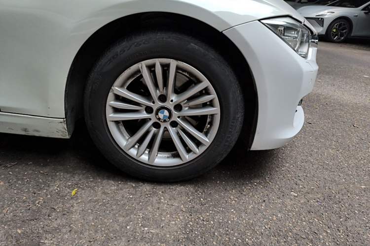 Used BMW 3 Series 2015 316Li Fashion Model Right Front Wheel Hub