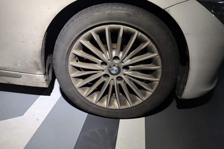Used BMW 3 Series 2015 320Li Luxury Design Package Premium Edition Right Front Wheel Hub