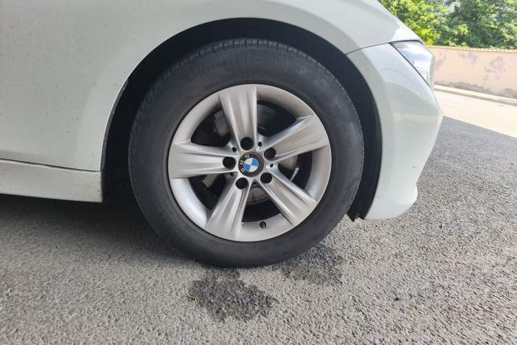 Used BMW 3 Series 2015 320i Luxury Line Stylish Edition Right Front Wheel Hub
