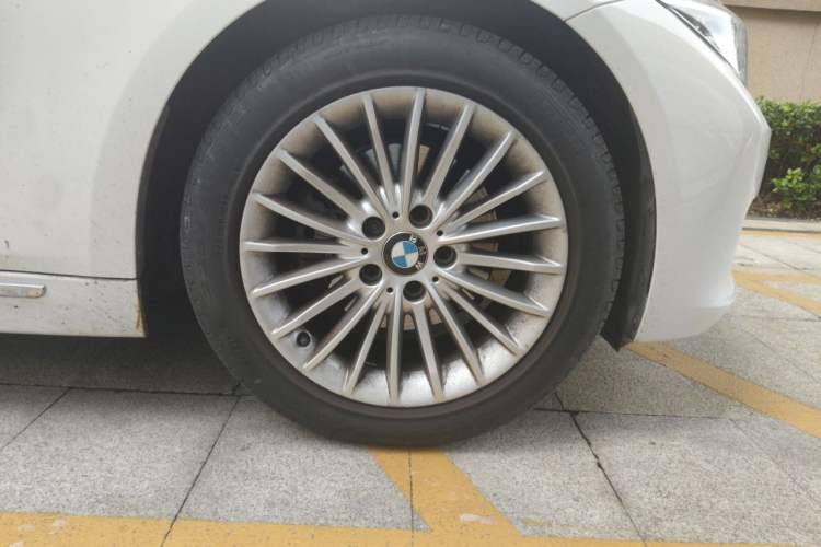 Used BMW 3 Series 2015 320Li Luxury Design Package Premium Edition Right Front Wheel Hub