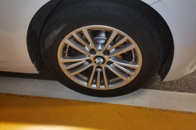 Used BMW 3 Series 2015 320Li Luxury Edition Fashion Model Right Front Wheel Hub