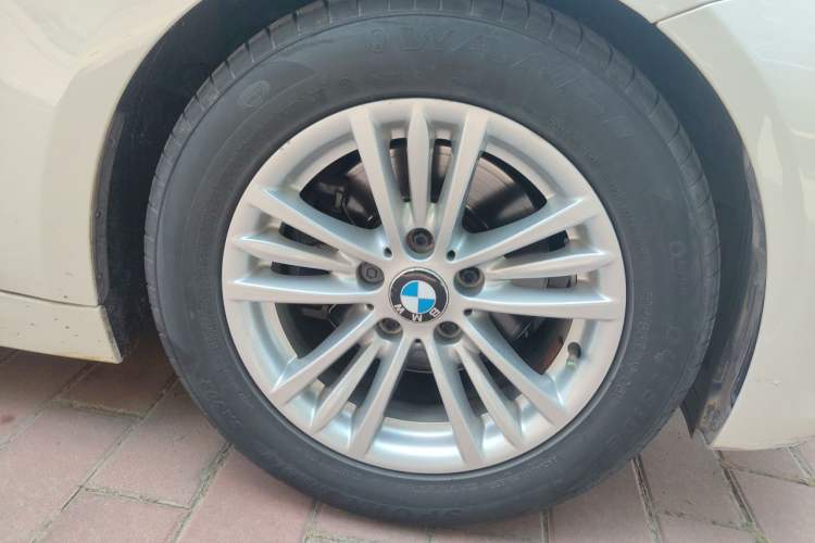 Used BMW 3 Series 2015 320Li Fashion Model Right Front Wheel Hub
