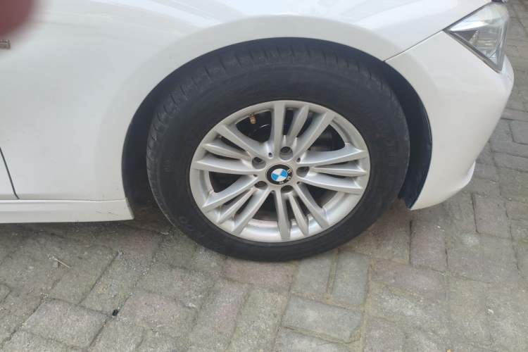 Used BMW 3 Series 2015 320Li Luxury Edition Fashion Model Right Front Wheel Hub