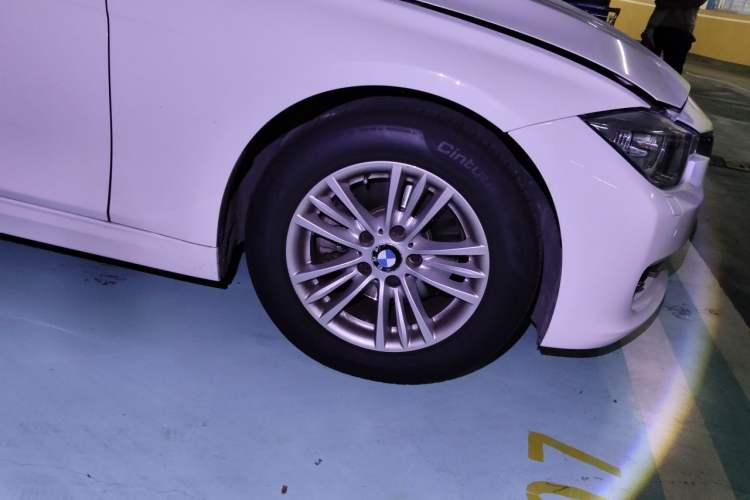 Used BMW 3 Series 2015 320Li Luxury Edition Fashion Model Right Front Wheel Hub
