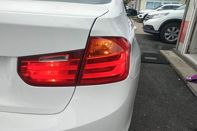Used BMW 3 Series 2015 316Li Fashion Model Right Rear Taillight