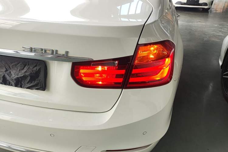 Used BMW 3 Series 2015 320Li Luxury Design Package Premium Edition Right Rear Taillight