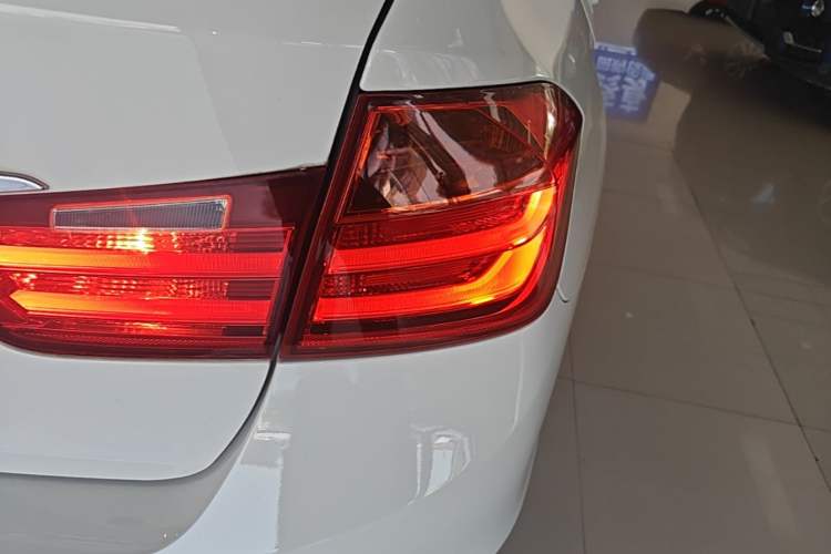 Used BMW 3 Series 2015 320Li Luxury Edition Fashion Model Right Rear Taillight