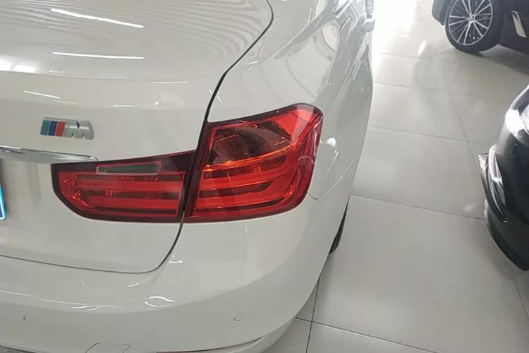 Used BMW 3 Series 2015 320Li Fashion Model Right Rear Taillight