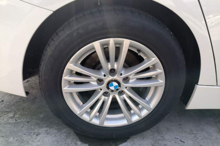 Used BMW 3 Series 2015 320Li Luxury Edition Fashion Model Right Rear Wheel Hub