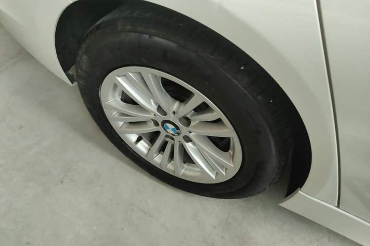 Used BMW 3 Series 2015 320Li Luxury Edition Fashion Model Right Rear Wheel Hub