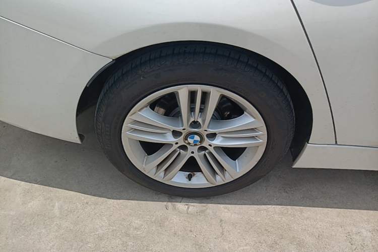 Used BMW 3 Series 2015 320Li Luxury Edition Fashion Model Right Rear Wheel Hub