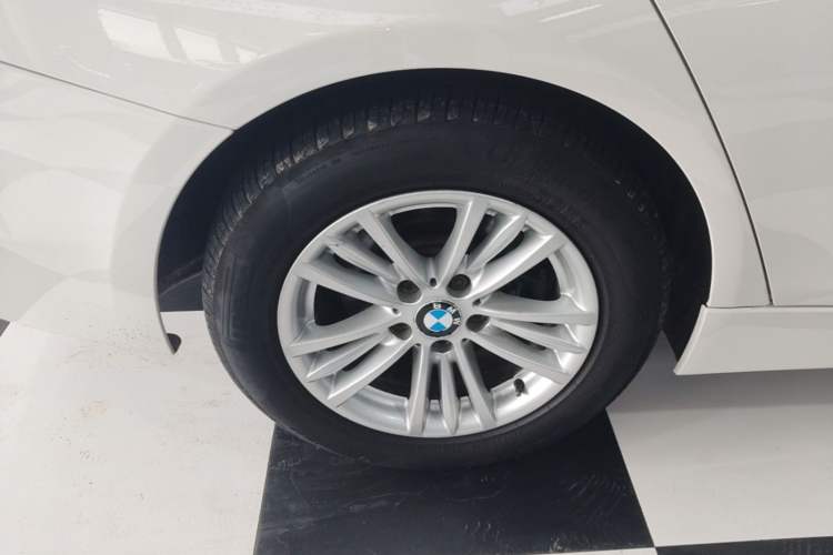 Used BMW 3 Series 2015 320Li Luxury Edition Fashion Model Right Rear Wheel Hub