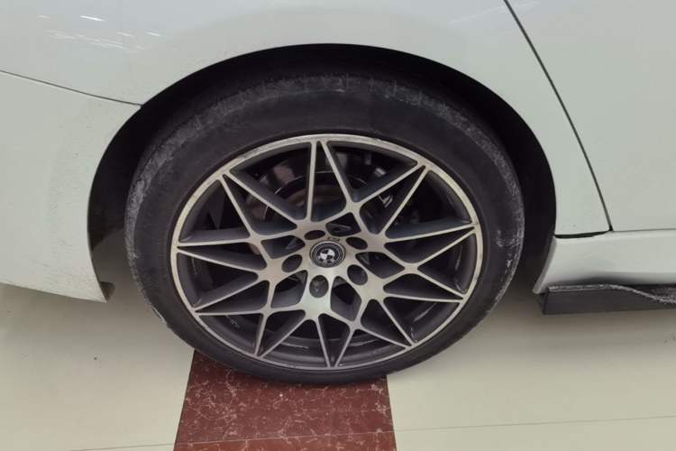 Used BMW 3 Series 2015 316Li Fashion Model Right Rear Wheel Hub
