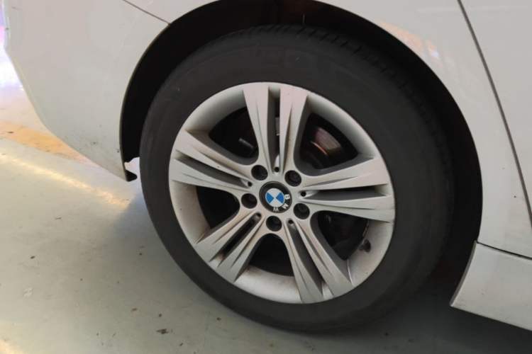 Used BMW 3 Series 2015 320i Sport Design Package Right Rear Wheel Hub