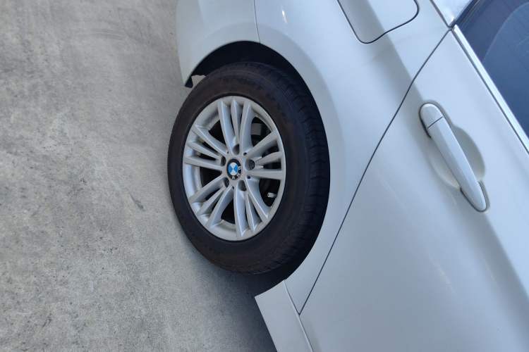 Used BMW 3 Series 2015 320Li Fashion Model Right Rear Wheel Hub