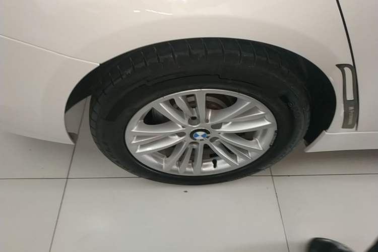 Used BMW 3 Series 2015 320Li Fashion Model Right Rear Wheel Hub