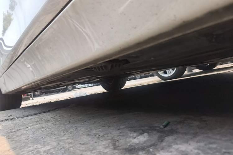 Used BMW 3 Series 2015 320i Luxury Line Stylish Edition Right Side Sill