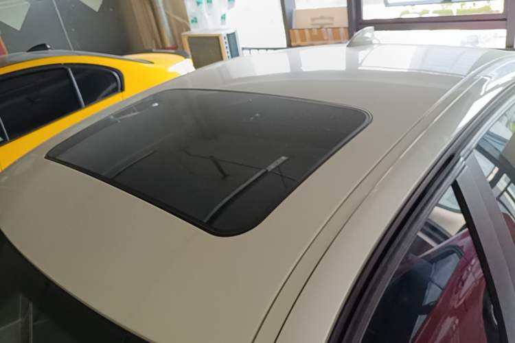Used BMW 3 Series 2015 320i Active Edition Roof