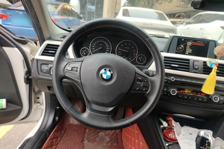 Used BMW 3 Series 2015 320i Fashion Model Steering Wheel