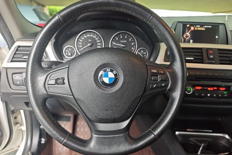 Used BMW 3 Series 2015 320i Fashion Model Steering Wheel