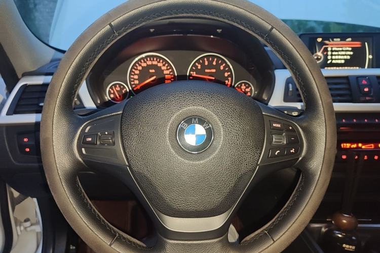 Used BMW 3 Series 2015 320Li Luxury Edition Fashion Model Steering Wheel