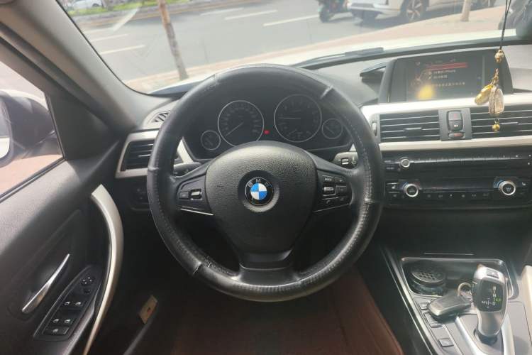 Used BMW 3 Series 2015 320i Luxury Line Stylish Edition Steering Wheel